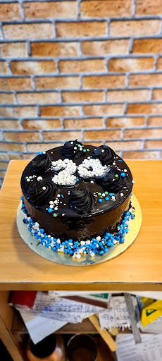 Eggless chocolate truffle cake